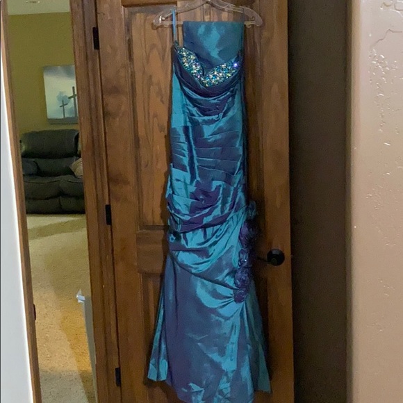 Blue/green prom dress - Picture 2 of 2